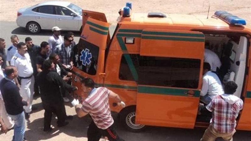 شاب في البساتين يسقط