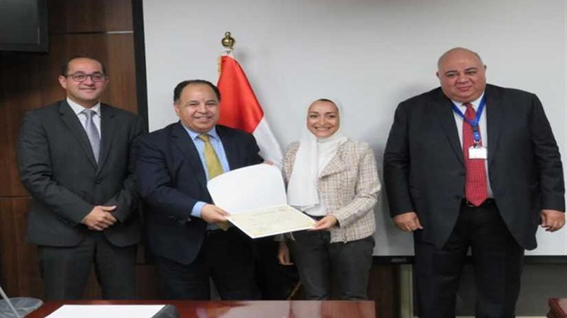 معيط يُكَّرم فرسان