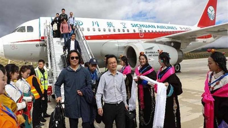 افتتاح مطار على ارتفاع