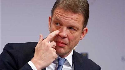 رئيس أكبر بنك في ألمانيا يقترض من سائقه