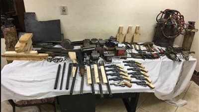ضبط ورشة لتصنيع الأسلحة النارية يديرها فلاح بمركز البدارى