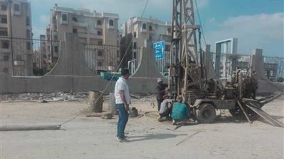 وضع أساسات المستشفى الجامعي بدمنهور عقب الانتهاء من أعمال الجس