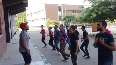 جامعة أسيوط تستعد للعام الجامعي الجديد بمعسكر لتزيين الحرم الجامعي