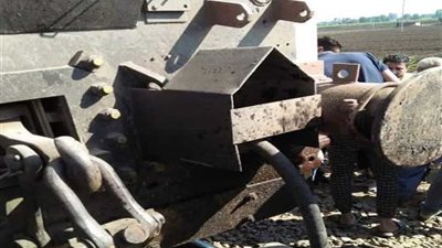 بالصور.. اصطدام قطار ”منوف- القاهرة“ بجرار زراعي بـ”المنوفية“