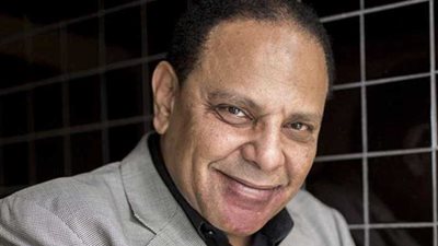 الأفاعي خرجت من الجحور .. علاء الأسواني يحرض ضد الدولة