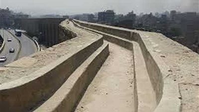 مراسم فك تغليف تابوتين وزيارة لمجرى العيون‬