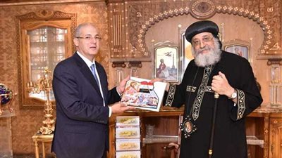 البابا تواضروس يلتقي سفراء مصر الجدد بعدة دول بالمقر الباباوي