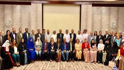 مثقفون يناقشون 