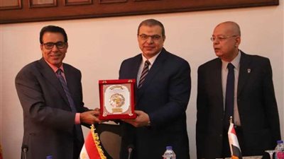 رسالة للرئيس السيسي من عمال الغزل والنسيج