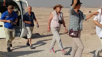 وفد سياحي ألماني يزور المناطق الأثرية بالمنيا