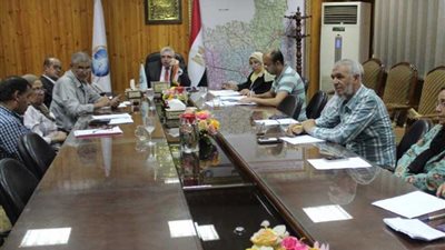 اجتماع لمتابعة جودة مياه الشرب والصرف الصحي بالغربية