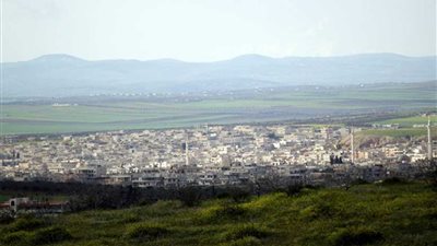 مصدر سوري: فصائل مسلحة تستهدف ممر أبو الضهور لمنع خروج المدنيين من إدلب