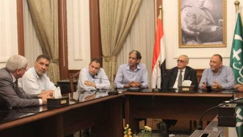 أبوشقة يلتقي اللجنة