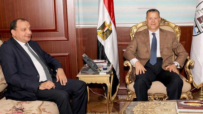 محافظ بني سويف يبحث