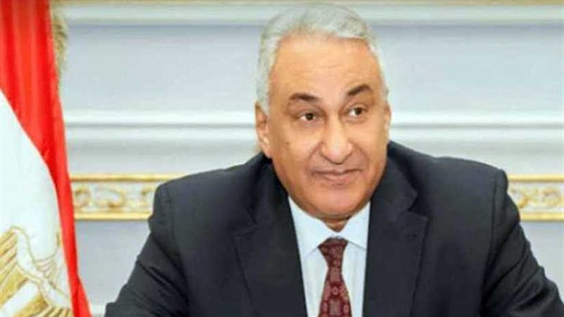 عاشور يفتتح الدورة