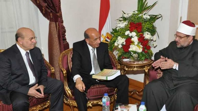 وزير الأوقاف يقدم
