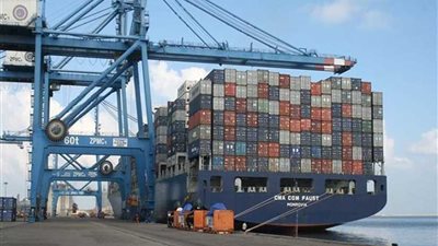 ميناء دمياط يستقبل 7 سفن للحاويات والبضائع