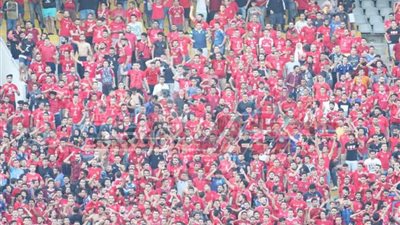 جماهير الأهلي في المدرجات تهتف لمؤمن زكريا‬