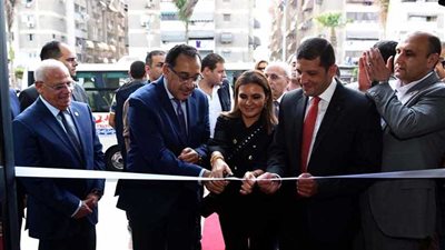 رئيس الوزراء يفتتح مركز خدمات المستثمرين ببورسعيد..ويتفقد أعمال تطوير المنطقة الحرة بالمحافظة