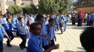 بدء الدراسة فى عدد من المدارس بالمحافظات