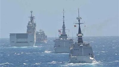 البحرية المصرية والفرنسية تنفذان تدريبًا بحريًا عابرًا بالبحر المتوسط