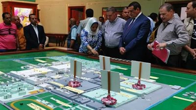 وزير قطاع الأعمال يتفقد مصانع مصر للغزل والنسيج وصباغي البيضا بكفر الدوار