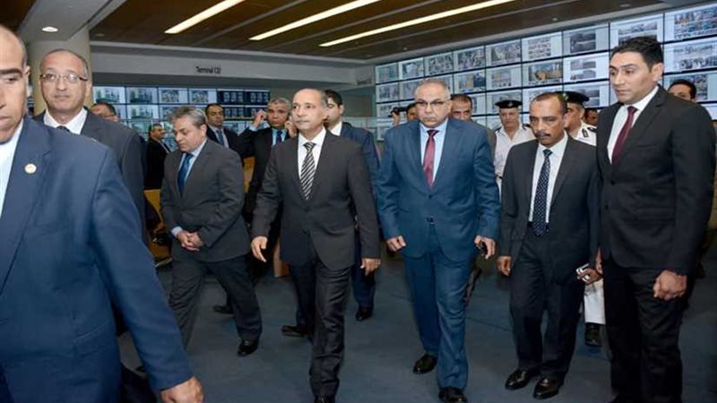 وزير الطيران يفتتح