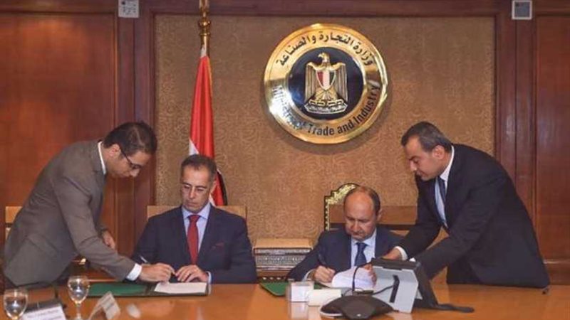 مصر وسويسرا توقعان