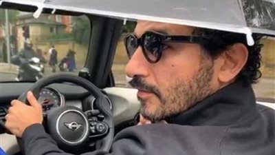 فيديو.. أحمد حلمي يقضي إجازته في لندن