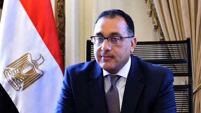 رئيس الوزراء يتابع توافر السلع بالأسواق