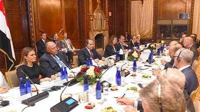 الرئيس السيسي يشارك في مأدبة عشاء نظمها مجلس الأعمال للتفاهم الدولي