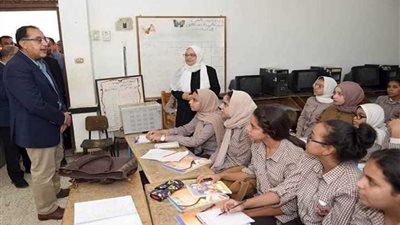 رئيس الوزراء يزور مدرسة الشهيد عصام سرور الإعدادية ببني سويف