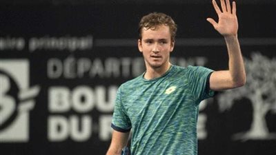 الروسي دانييل مدفيديف يتوج ببطولة سان بطرسبورج للتنس