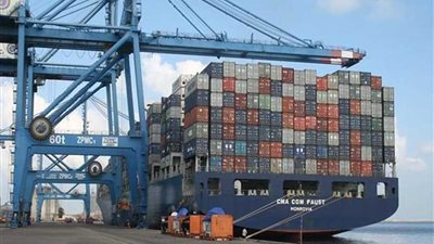 ميناء دمياط يستقبل 7 سفن للحاويات والبضائع العامة