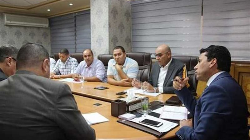 وزير الرياضة يبحث