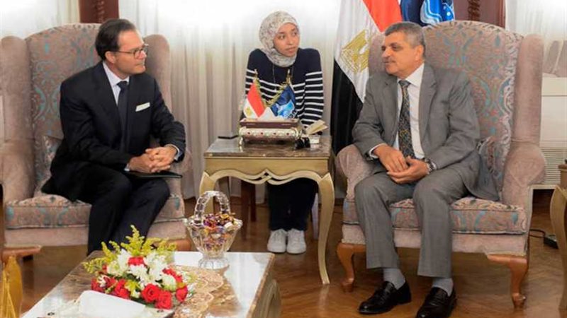 رئيس هيئة قناة السويس..