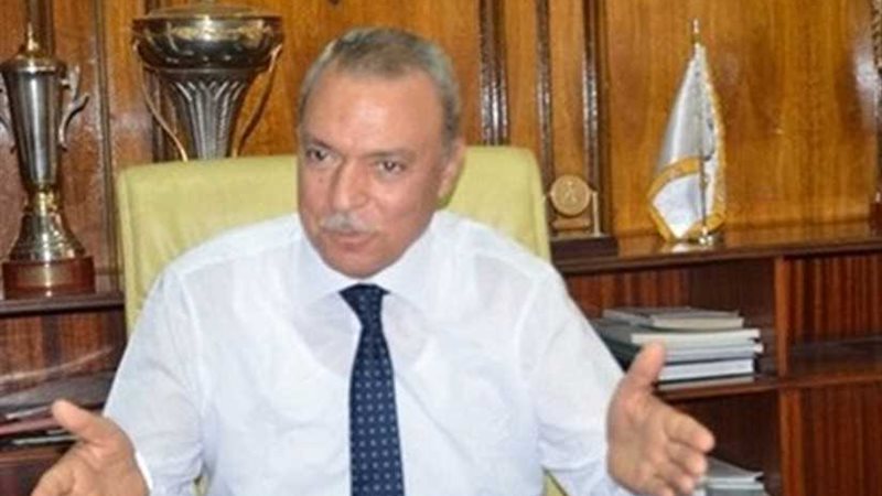 تسليم عقود 23 محلا