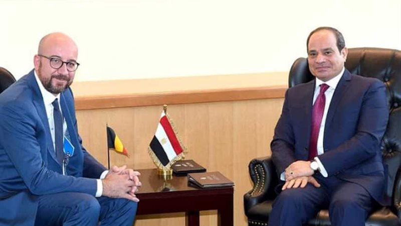 الرئيس السيسي يعرب