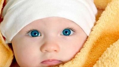 بعيدًا عن المركبات الكيميائية.. نظفي رأس أطفالك بطريقة سهلة