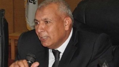 محافظ الوادي الجديد يقرر تخفيض سعر زي المعلمين