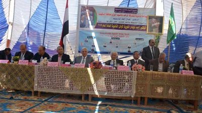 محافظ الدقهلية يكرم أوائل الثانوية بمدرسة أحمد دويدار بأجا