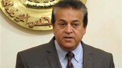 وزير التعليم العالي يسلم شهادات لأطباء العيون الأفارقة المتدربين بمعهد بحوث أمراض العيون