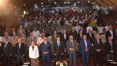 شاهد.. رياضيون ومثقفون وفنانون وإعلاميون .. في 