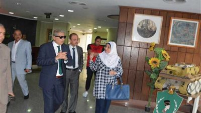 محافظ المنيا يطالب القائمين بمكتبة مصر العامة بالتوسع في دورات اللغة