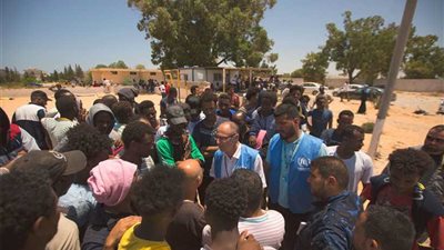 مفوضية اللاجئين .. وصول أول مجموعة لاجئين يتم إجلاؤها من ليبيا إلى رواندا