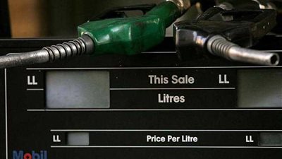 لبنان: محطات الوقود تعلق إضرابها لحين بحث الحلول لأزمة الدولار مع الحريري