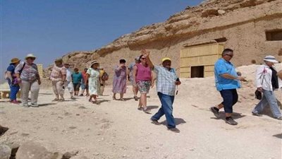 تدفق سياحي.. وفد ألماني يزور المناطق الأثرية بالمنيا