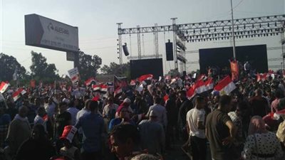 الخشن: تجمعات المصريين أمام 