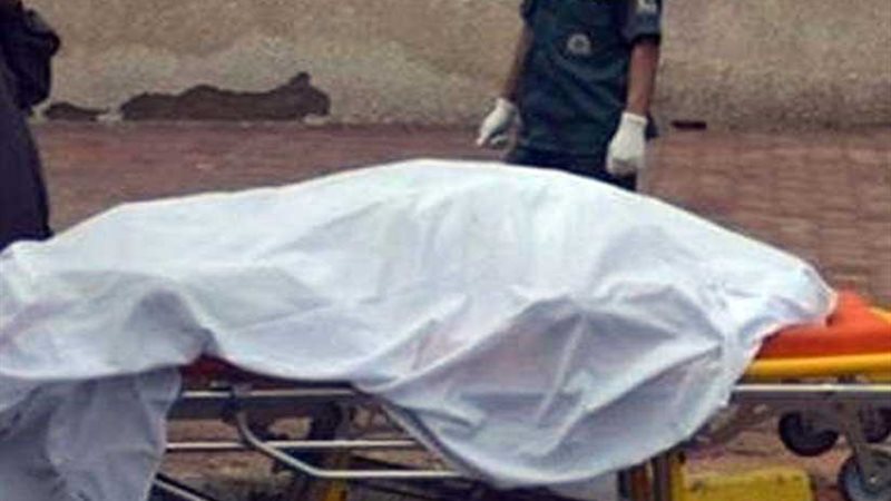 مصرع نجار مسلح صعقًا