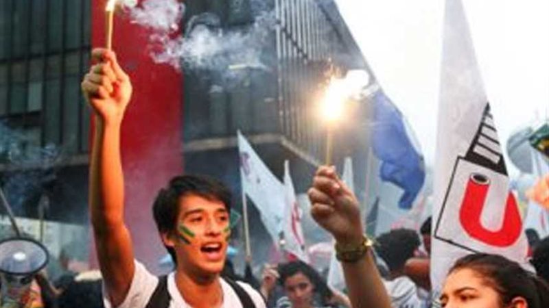 تجميد إضراب عمال